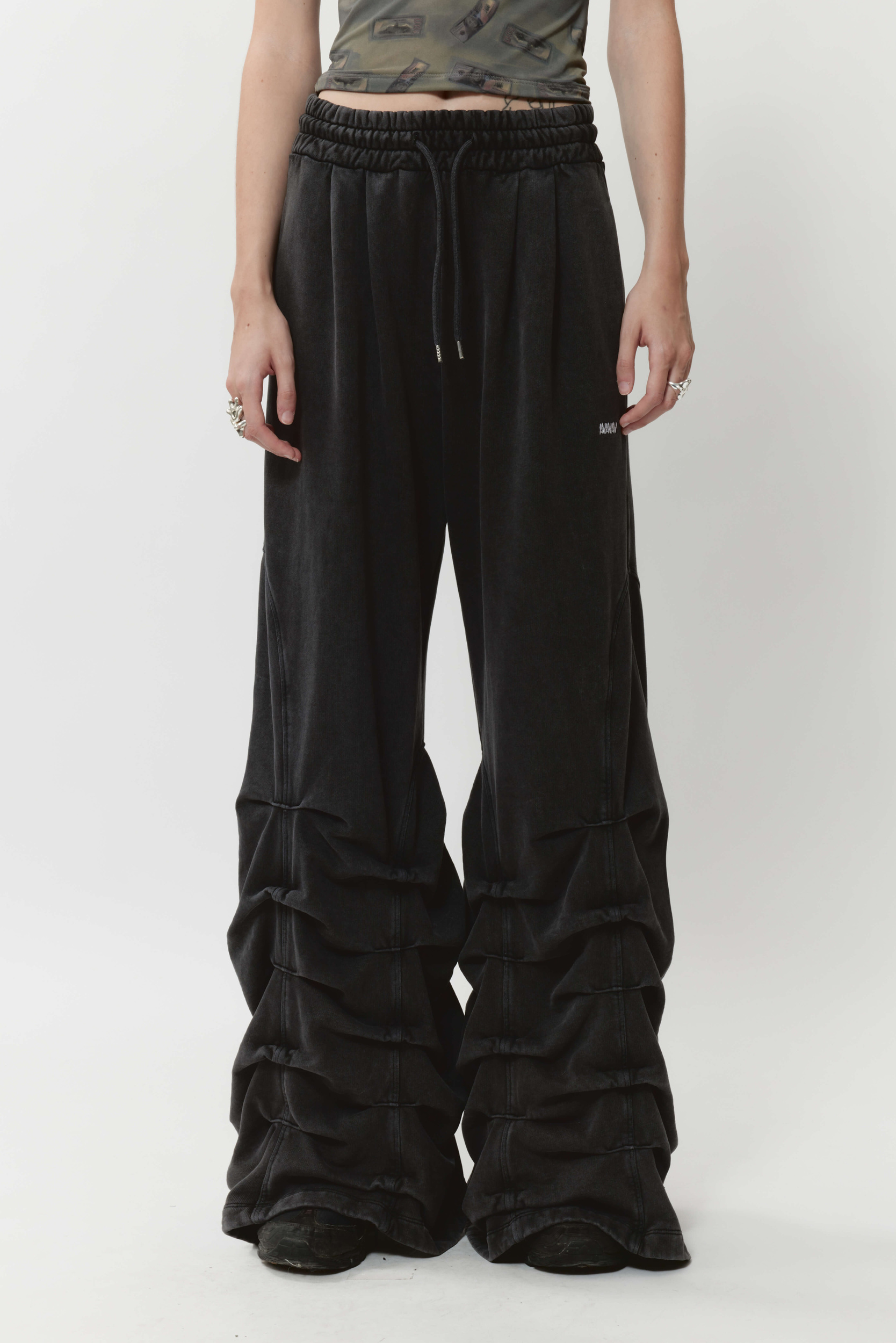 【AVAVAV】MARTHA PANTS, HOT RICH_BLACK PINSTRIPE AVAVAV】MARTHA PANTS， HOT RICH_BLACK PINSTRIPE ボトムス